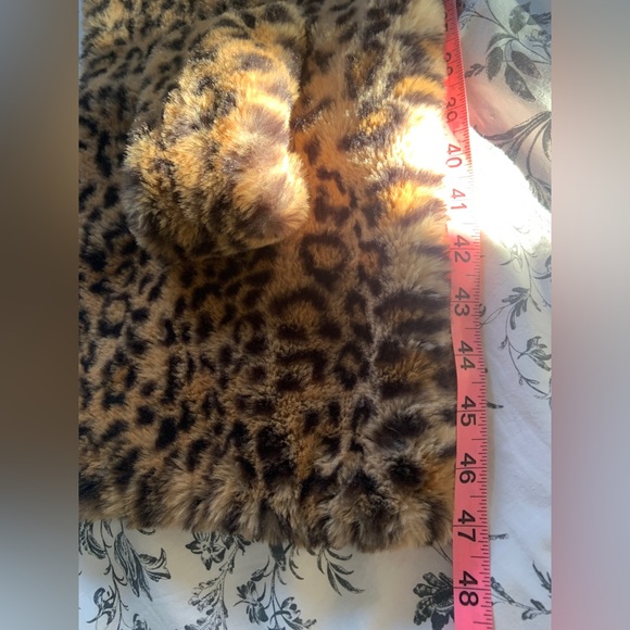 Like new faux fur wrap/ scarf - Picture 4 of 5